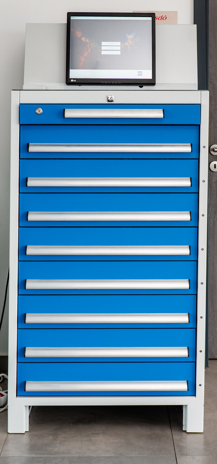 BITT - Product and tool dispenser with drawer