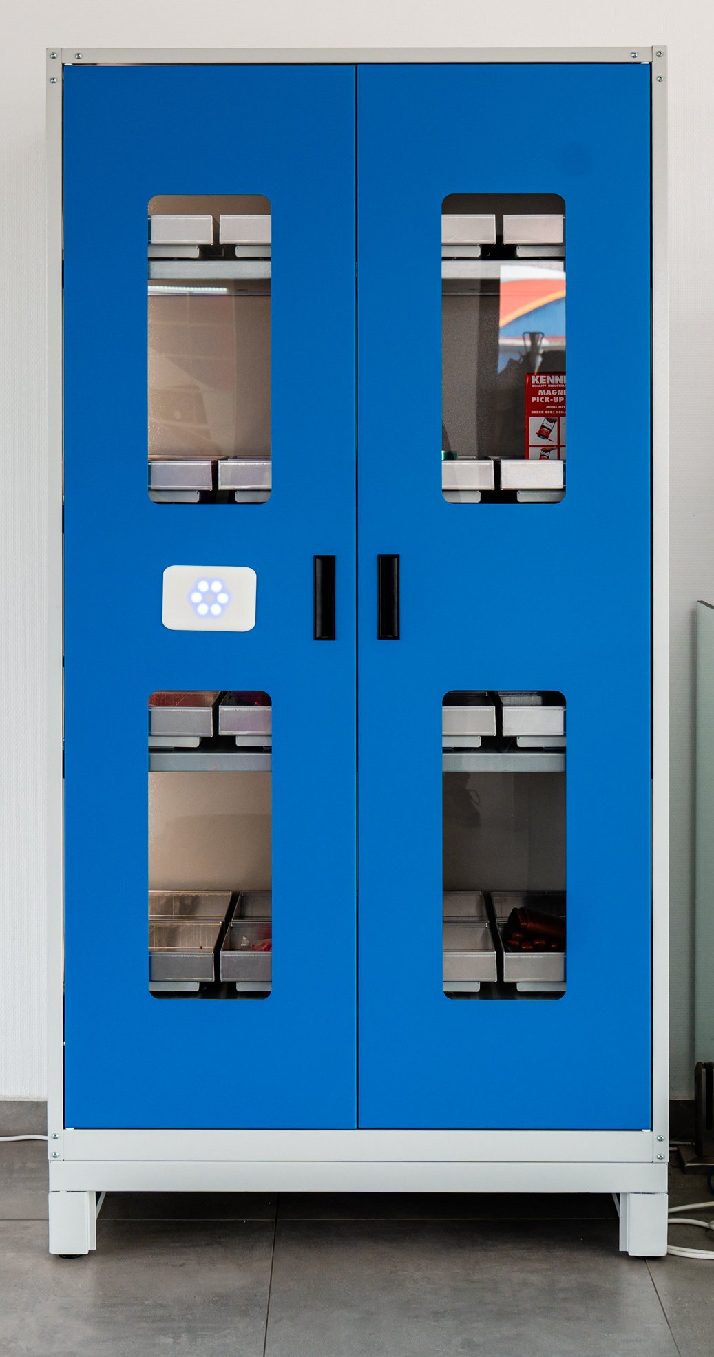 BITT - Product and tool dispenser with scale module